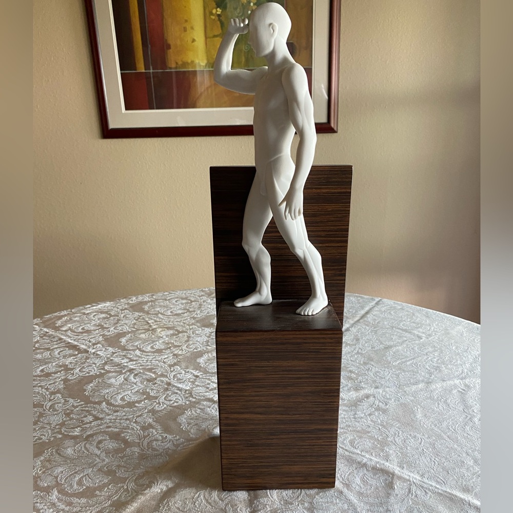 RETIRED 2008 ‘HIGHER LLADRO’ porcelain figurine-Item #01011899